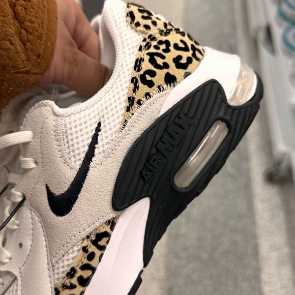 Nike Air Max SC Cheetah Print Sneakers |
Women's Size 7 - Picture 6 of 11